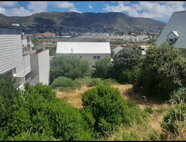 LAND FOR SALE IN CLOVELLY